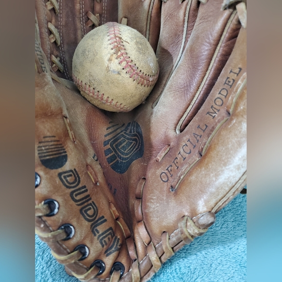 Dudley Baseball/Softball Glove Pro Model D-5001 Custom Built With 1 Baseball - Picture 4 of 8